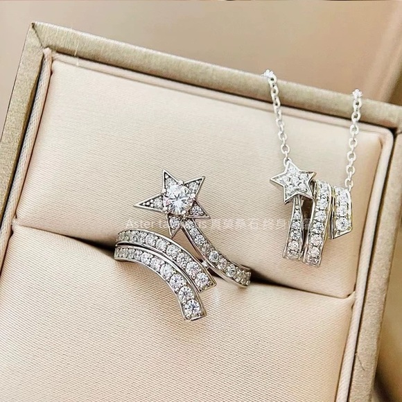 moissanite ring - Picture 2 of 5